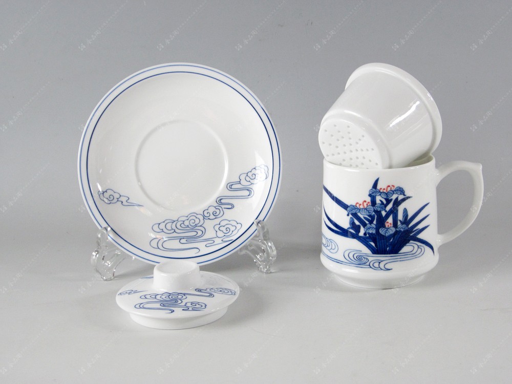 手绘青花大福杯碟--花好月圆（蓝地）