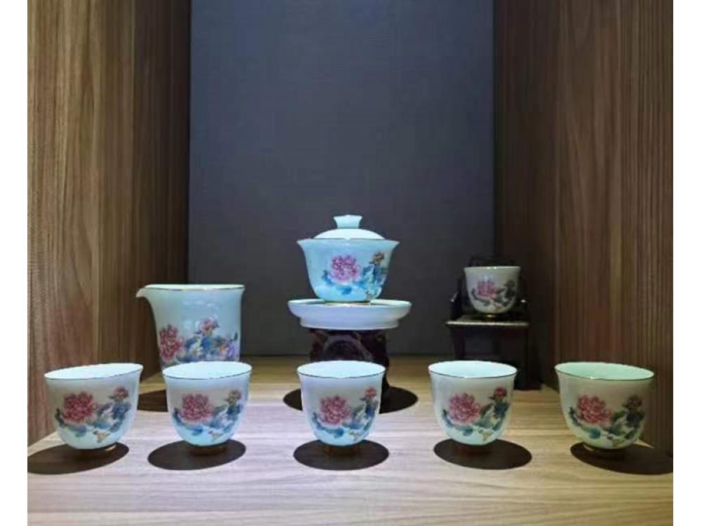 8头手绘珐琅彩国色天香茶具