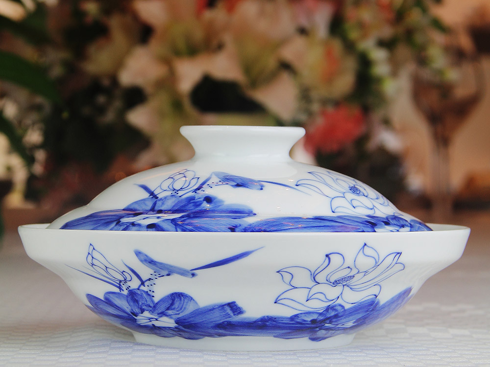 66头釉下手绘青花荷中餐具