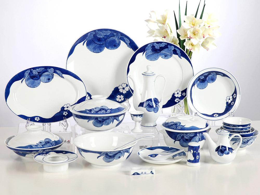 111头事事如意釉下手绘青花中餐具