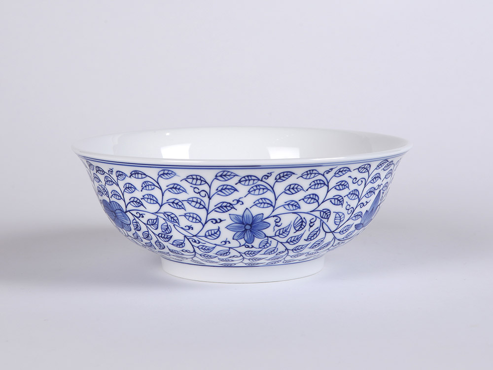 111头缠枝莲釉下手绘青花中餐具