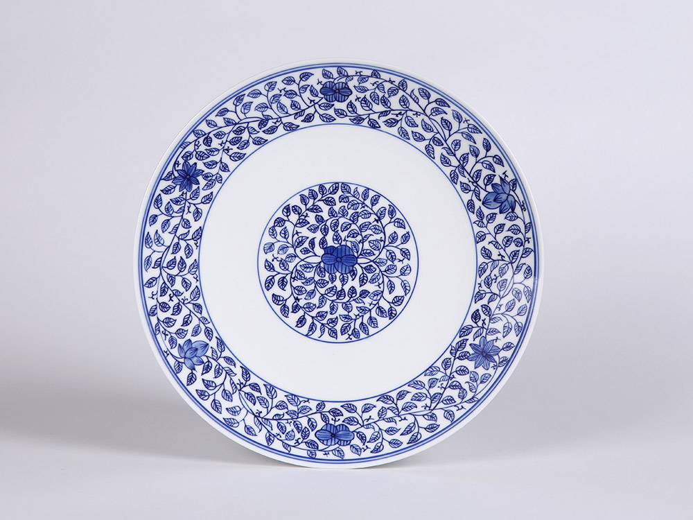 111头缠枝莲釉下手绘青花中餐具