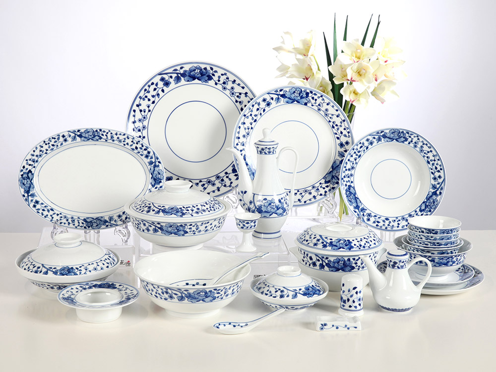 111头釉下手绘青花中餐具--花满园