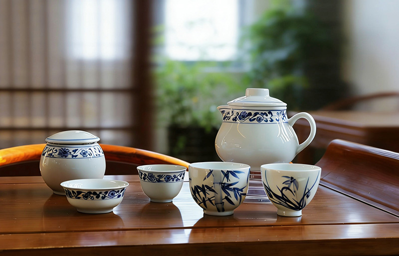 13头手绘青花牡丹花边纹茶具