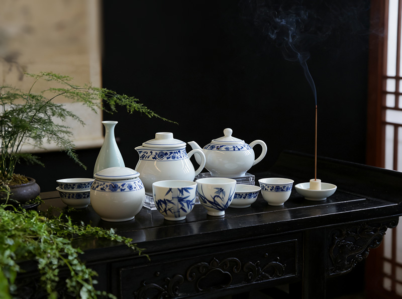 13头手绘青花牡丹花边纹茶具