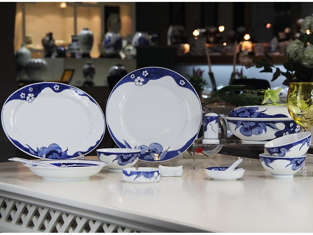 56头釉下手绘青花事事如意中餐具