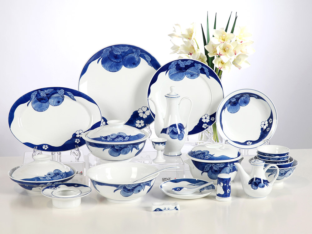 56头釉下手绘青花事事如意中餐具