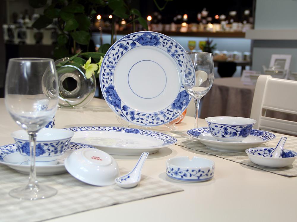 56头手绘釉下青花花满园中餐具