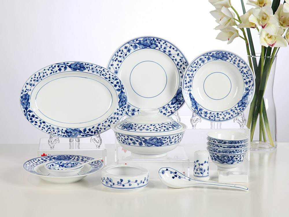 56头手绘釉下青花花满园中餐具