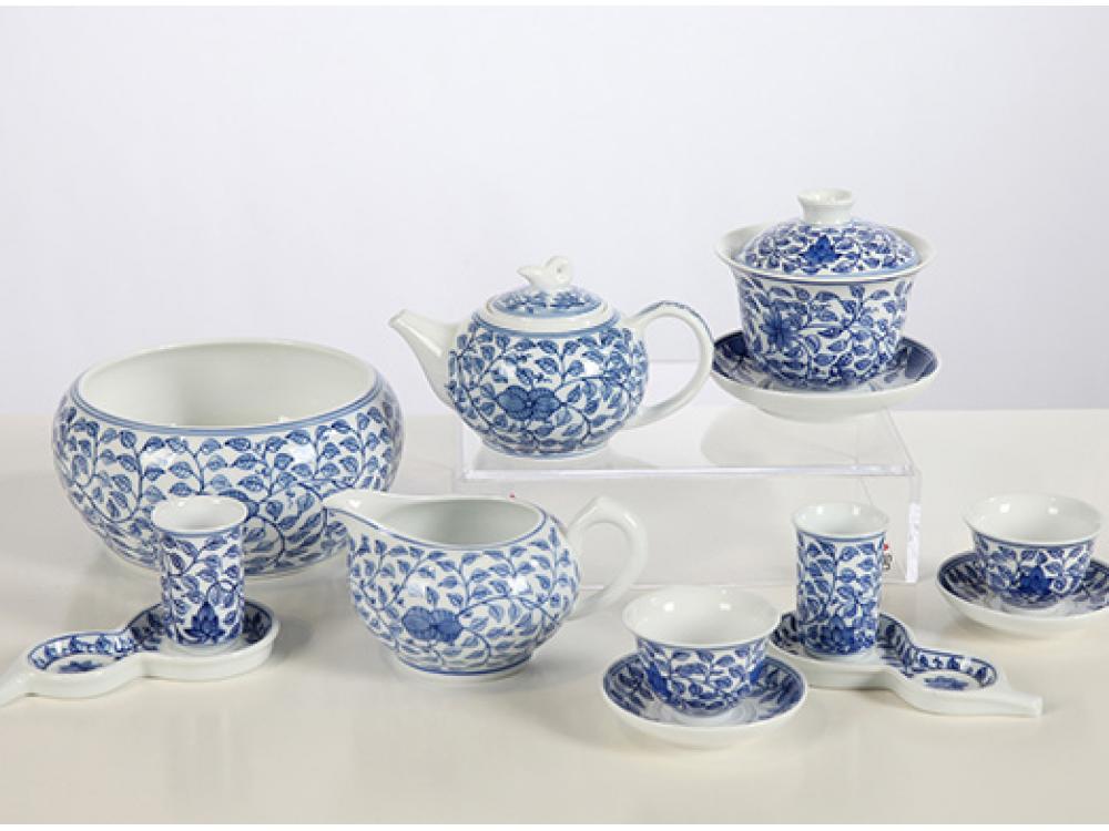 28头手绘青花茶具(缠枝莲)