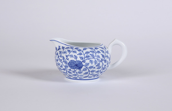 28头手绘青花茶具(缠枝莲)