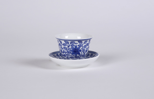 28头手绘青花茶具(缠枝莲)