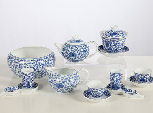 28头手绘青花茶具(缠枝莲)