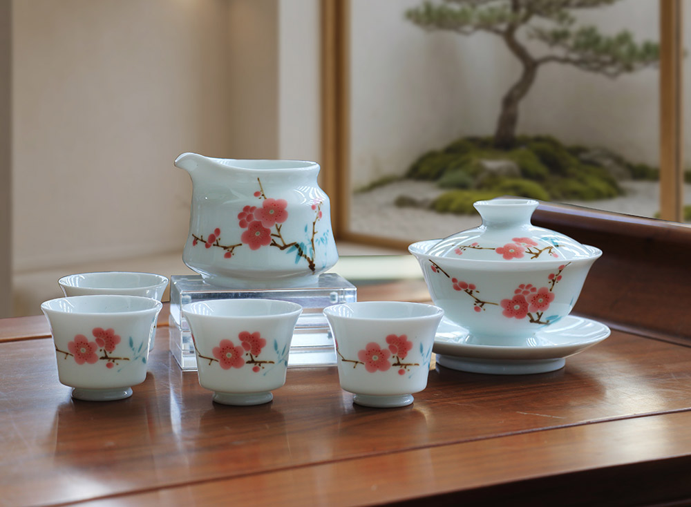 6头釉中彩玉泥翠竹红梅茶具